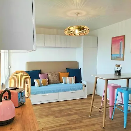 Apartment Face Pieds Dans L'eau